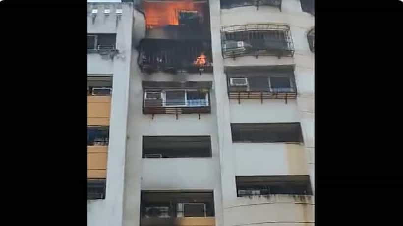 Fire Accident: ಮುಂಬೈ ಅಪಾರ್ಟ್ಮೆಂಟ್ನಲ್ಲಿ ಬೆಂಕಿ ಅವಘಡ; ಧಗಧಗನೆ ಹೊತ್ತಿ ಉರಿದ 10ನೇ ಮಹಡಿ