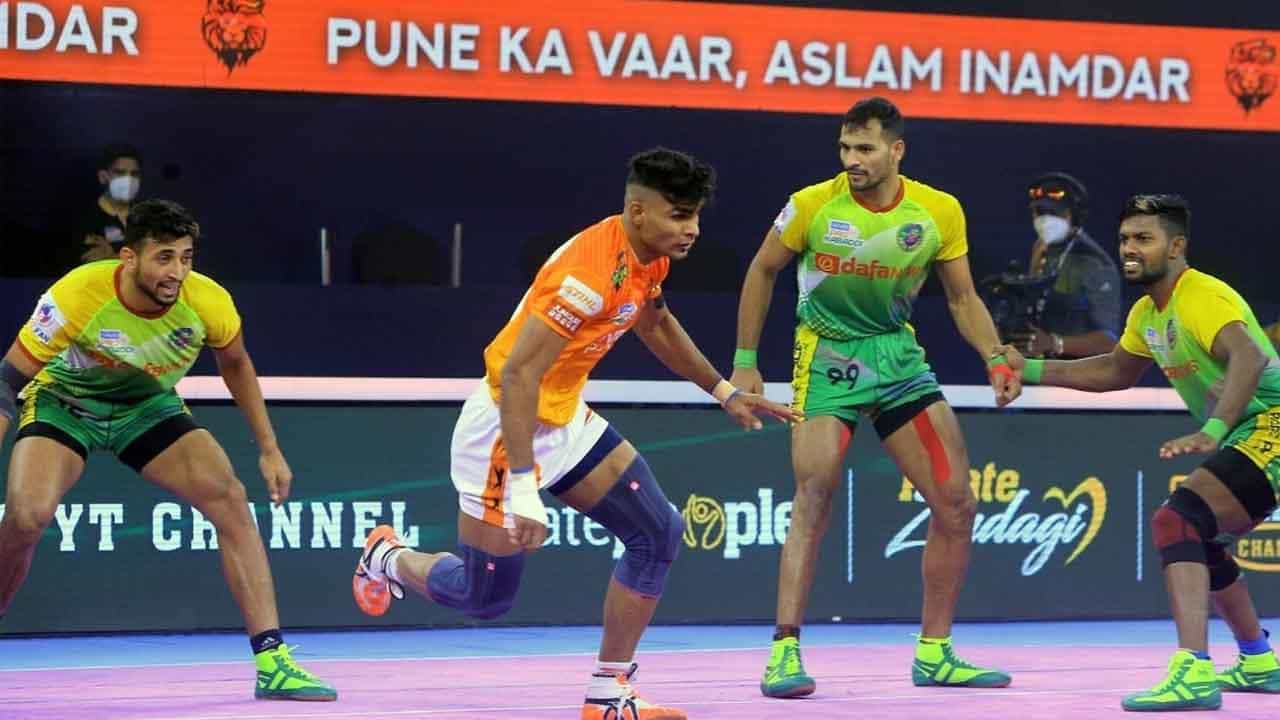 PKL 8: ಪ್ಲೇ ಆಫ್ಗೆ ಲಗ್ಗೆಯಿಟ್ಟ ಪಾಟ್ನಾ ಪೈರೇಟ್ಸ್: ಬೆಂಗಾಲ್ ವಾರಿಯರ್ -ದಬಾಂಗ್ ದಿಲ್ಲಿ ಪಂದ್ಯ ರೋಚಕ ಟೈ PKL 8: ಪ್ಲೇ ಆಫ್ಗೆ ಲಗ್ಗೆಯಿಟ್ಟ ಪಾಟ್ನಾ ಪೈರೇಟ್ಸ್: ಬೆಂಗಾಲ್ ವಾರಿಯರ್ -ದಬಾಂಗ್ ದಿಲ್ಲಿ ಪಂದ್ಯ ರೋಚಕ ಟೈ