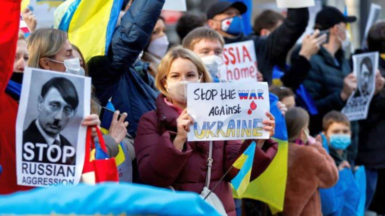 Ukraine Crisis: ರಷ್ಯಾ ನಡೆಸಿದ ದಾಳಿಯಲ್ಲಿ ಉಕ್ರೇನ್ನ 137 ಜನರ ಮರಣ; ರಷ್ಯಾ- ಉಕ್ರೇನ್ ಬೆಳವಣಿಗೆಯ ಮುಖ್ಯಾಂಶಗಳು ಇಲ್ಲಿವೆ Ukraine Crisis: ರಷ್ಯಾ ನಡೆಸಿದ ದಾಳಿಯಲ್ಲಿ ಉಕ್ರೇನ್ನ 137 ಜನರ ಮರಣ; ರಷ್ಯಾ- ಉಕ್ರೇನ್ ಬೆಳವಣಿಗೆಯ ಮುಖ್ಯಾಂಶಗಳು ಇಲ್ಲಿವೆ