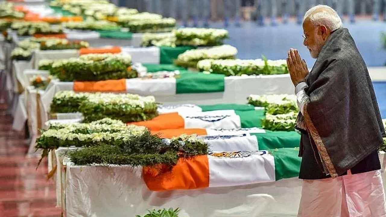 Pulwama Terror Attack ಪುಲ್ವಾಮಾ ದಾಳಿಗೆ 3 ವರ್ಷ: 2019ರಲ್ಲಿ ಪಾಕ್ ನಡೆಸಿದ ಭಯೋತ್ಪಾದಕ ದಾಳಿ ಬಗ್ಗೆ 10 ಸಂಗತಿಗಳು ಇಲ್ಲಿವೆ Pulwama Terror Attack ಪುಲ್ವಾಮಾ ದಾಳಿಗೆ 3 ವರ್ಷ: 2019ರಲ್ಲಿ ಪಾಕ್ ನಡೆಸಿದ ಭಯೋತ್ಪಾದಕ ದಾಳಿ ಬಗ್ಗೆ 10 ಸಂಗತಿಗಳು ಇಲ್ಲಿವೆ