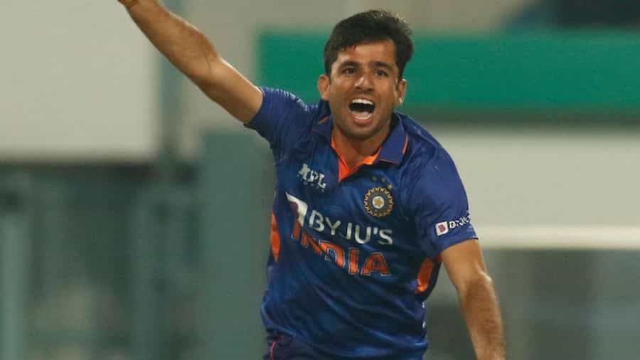 IND vs WI: ಚೊಚ್ಚಲ ಪಂದ್ಯದಲ್ಲೇ ರವಿ ಬಿಷ್ಣೋಯ್ ಎಡವಟ್ಟು! ನಂತರ ಒಂದೇ ಓವರ್ನಲ್ಲಿ 2 ವಿಕೆಟ್ IND vs WI: ಚೊಚ್ಚಲ ಪಂದ್ಯದಲ್ಲೇ ರವಿ ಬಿಷ್ಣೋಯ್ ಎಡವಟ್ಟು! ನಂತರ ಒಂದೇ ಓವರ್ನಲ್ಲಿ 2 ವಿಕೆಟ್