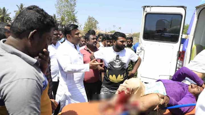 ಬೈಕ್ ಮತ್ತು ಟಿಪ್ಪರ್ ಡಿಕ್ಕಿ ಹೊಡೆದು ಅಪಘಾತ; ಕಾರು ನಿಲ್ಲಿಸಿ ಗಾಯಾಳುಗಳನ್ನು ಆಸ್ಪತ್ರೆಗೆ ಸೇರಿಸಿ ಮಾನವೀಯತೆ ಮೆರೆದ ಸಚಿವ ಸುಧಾಕರ್ ಬೈಕ್ ಮತ್ತು ಟಿಪ್ಪರ್ ಡಿಕ್ಕಿ ಹೊಡೆದು ಅಪಘಾತ; ಕಾರು ನಿಲ್ಲಿಸಿ ಗಾಯಾಳುಗಳನ್ನು ಆಸ್ಪತ್ರೆಗೆ ಸೇರಿಸಿ ಮಾನವೀಯತೆ ಮೆರೆದ ಸಚಿವ ಸುಧಾಕರ್