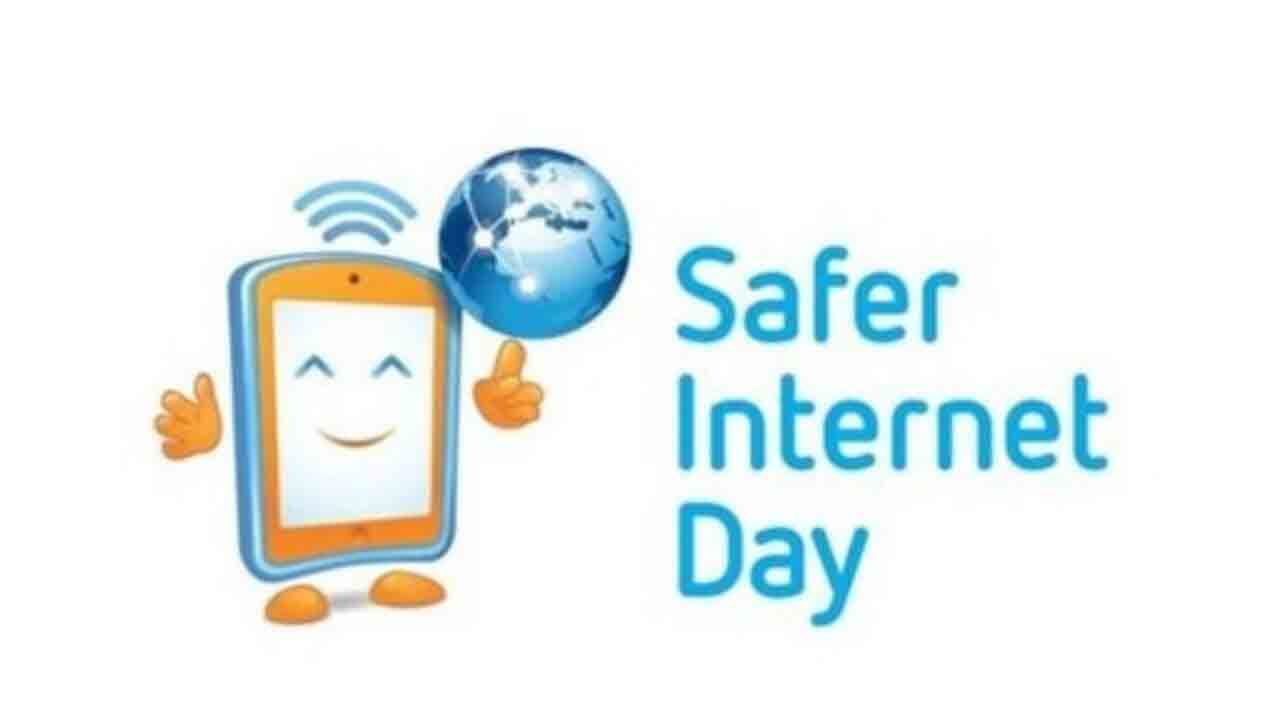 Safer Internet Day 2022: ಇಂದು ವಿಶ್ವ ಸುರಕ್ಷಿತ ಅಂತರ್ಜಾಲ ದಿನ: ಮಕ್ಕಳನ್ನು ಆನ್ಲೈನ್ನಲ್ಲಿ ಸುರಕ್ಷಿತವಾಗಿಡಲು ಇಲ್ಲಿದೆ ಟಿಪ್ಸ್ Safer Internet Day 2022: ಇಂದು ವಿಶ್ವ ಸುರಕ್ಷಿತ ಅಂತರ್ಜಾಲ ದಿನ: ಮಕ್ಕಳನ್ನು ಆನ್ಲೈನ್ನಲ್ಲಿ ಸುರಕ್ಷಿತವಾಗಿಡಲು ಇಲ್ಲಿದೆ ಟಿಪ್ಸ್