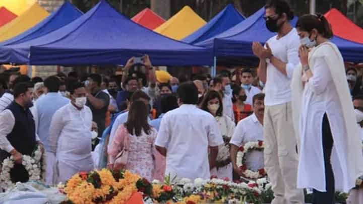 ಲತಾ ಮಂಗೇಶ್ಕರ್ಗೆ ಅಂತಿಮ ನಮನ ಸಲ್ಲಿಸಿದ ಶಾರುಖ್ ಖಾನ್; ಇಲ್ಲಿದೆ ವಿಡಿಯೋ ಲತಾ ಮಂಗೇಶ್ಕರ್ಗೆ ಅಂತಿಮ ನಮನ ಸಲ್ಲಿಸಿದ ಶಾರುಖ್ ಖಾನ್; ಇಲ್ಲಿದೆ ವಿಡಿಯೋ