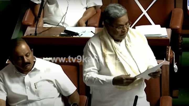 ಈಶ್ವರಪ್ಪ ಕೆಂಪುಕೋಟೆಯ ಮೇಲೆ ಕೇಸರಿ ಧ್ಜಜ ಹಾರಿಸುತ್ತೇನೆಂದು ಹೇಳುವುದು ದೇಶದ್ರೋಹ ಎಂದರು ಸಿದ್ದರಾಮಯ್ಯ! ಈಶ್ವರಪ್ಪ ಕೆಂಪುಕೋಟೆಯ ಮೇಲೆ ಕೇಸರಿ ಧ್ಜಜ ಹಾರಿಸುತ್ತೇನೆಂದು ಹೇಳುವುದು ದೇಶದ್ರೋಹ ಎಂದರು ಸಿದ್ದರಾಮಯ್ಯ!