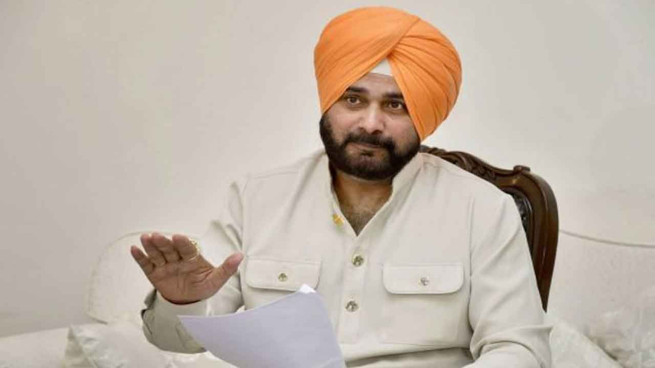 Punjab Election ಪಂಜಾಬ್ನಲ್ಲಿ ಮುಖ್ಯಮಂತ್ರಿ ಅಭ್ಯರ್ಥಿ ಘೋಷಣೆಗೆ ಕಾಂಗ್ರೆಸ್ ಸಿದ್ಧತೆ, ರಾಹುಲ್ ನಿರ್ಧಾರಕ್ಕೆ ಬದ್ಧ ಎಂದ ಸಿಧು Punjab Election ಪಂಜಾಬ್ನಲ್ಲಿ ಮುಖ್ಯಮಂತ್ರಿ ಅಭ್ಯರ್ಥಿ ಘೋಷಣೆಗೆ ಕಾಂಗ್ರೆಸ್ ಸಿದ್ಧತೆ, ರಾಹುಲ್ ನಿರ್ಧಾರಕ್ಕೆ ಬದ್ಧ ಎಂದ ಸಿಧು