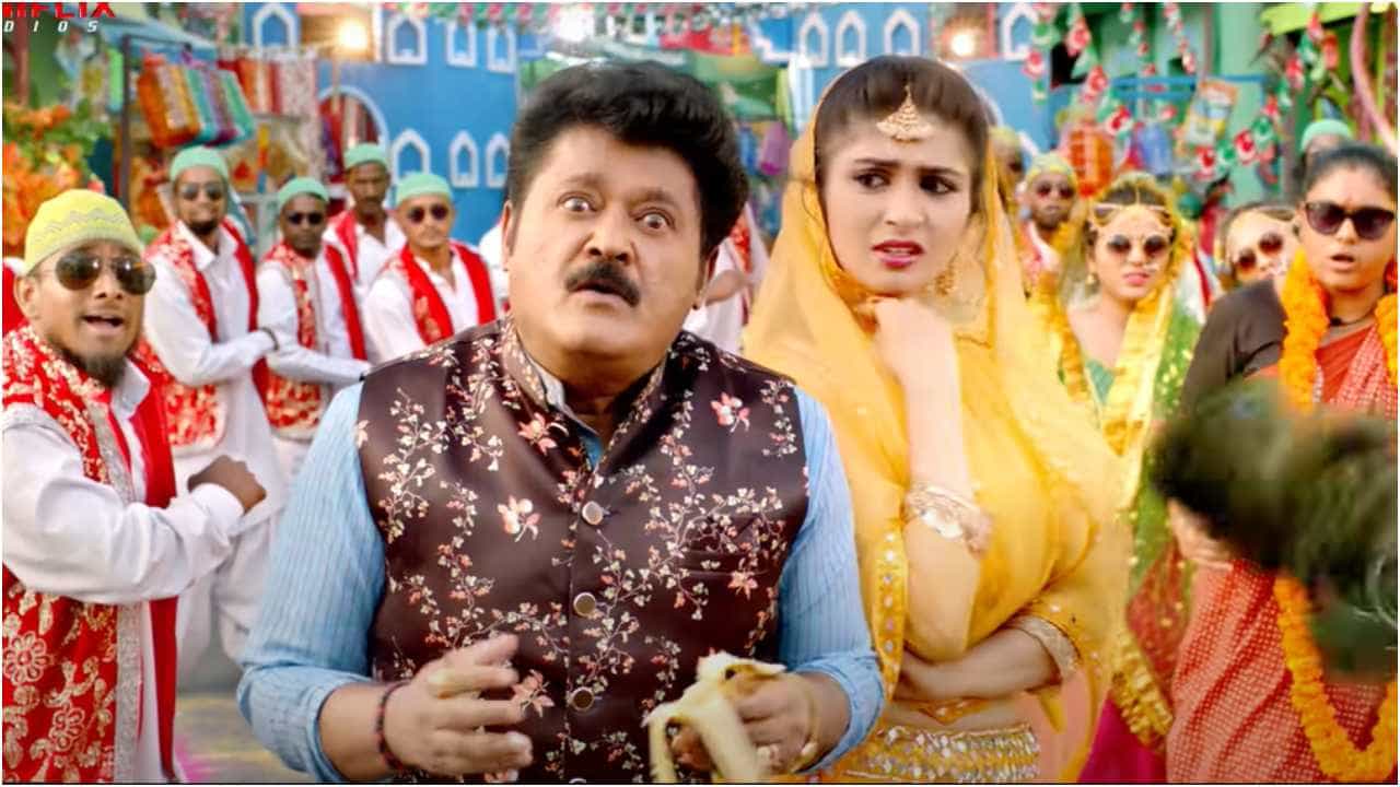 ‘ನೀರ್ ದೋಸೆ’ ಚಿತ್ರದ ಬಳಿಕ ಮತ್ತೊಮ್ಮೆ ‘ನವರಸ ನಾಯಕ’ ಜಗ್ಗೇಶ್ ಮತ್ತು ನಿರ್ದೇಶಕ ವಿಜಯ್ ಪ್ರಸಾದ್ ಕಾಂಬಿನೇಷನ್ನಲ್ಲಿ ‘ತೋತಾಪುರಿ’ ಸಿನಿಮಾ ಮೂಡಿಬಂದಿದೆ. ಈ ಚಿತ್ರಕ್ಕೆ ಅದಿತಿ ಪ್ರಭುದೇವ ನಾಯಕಿ.