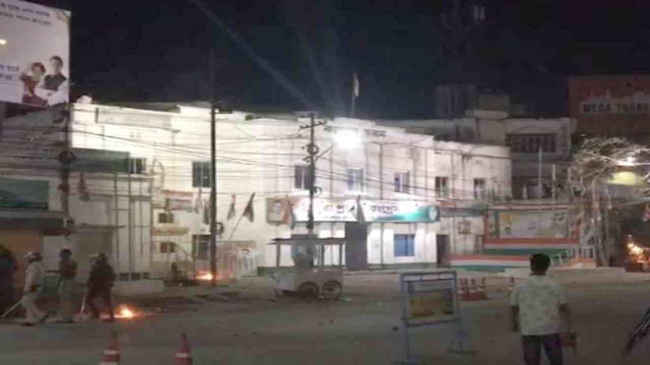 ತ್ರಿಪುರ ಮುಖ್ಯಮಂತ್ರಿಯ ವಿಧಾನಸಭಾ ಕ್ಷೇತ್ರದಲ್ಲಿ ಬಿಜೆಪಿ-ಕಾಂಗ್ರೆಸ್ ಕಾರ್ಯಕರ್ತರ ನಡುವೆ ಹೊಡೆದಾಟ ! ತ್ರಿಪುರ ಮುಖ್ಯಮಂತ್ರಿಯ ವಿಧಾನಸಭಾ ಕ್ಷೇತ್ರದಲ್ಲಿ ಬಿಜೆಪಿ-ಕಾಂಗ್ರೆಸ್ ಕಾರ್ಯಕರ್ತರ ನಡುವೆ ಹೊಡೆದಾಟ !