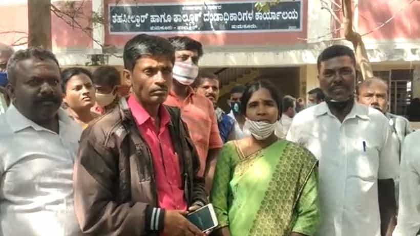 ತುಮಕೂರು: ಬದುಕಿರುವ ಗ್ರಾ.ಪಂ. ಸದಸ್ಯ ಸತ್ತಿದ್ದಾನೆಂದು ವೋಟರ್ ಐಡಿ ರದ್ದು; ತಹಶೀಲ್ದಾರ್ಗೆ ದೂರು ಸಲ್ಲಿಕೆ!