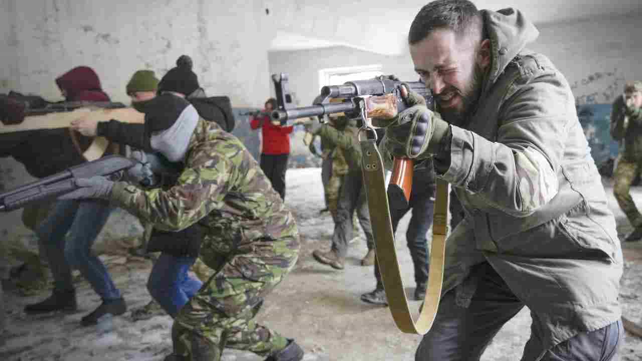 Russia-Ukraine War: ರಷ್ಯಾದ 3500ಕ್ಕೂ ಹೆಚ್ಚು ಸೈನಿಕರನ್ನು ಕೊಂದಿದ್ದಾಗಿ ಹೇಳಿದ ಉಕ್ರೇನ್; ಇಲ್ಲಿದೆ ಪ್ರಮುಖ ಬೆಳವಣಿಗೆಗಳ ವಿವರ Russia-Ukraine War: ರಷ್ಯಾದ 3500ಕ್ಕೂ ಹೆಚ್ಚು ಸೈನಿಕರನ್ನು ಕೊಂದಿದ್ದಾಗಿ ಹೇಳಿದ ಉಕ್ರೇನ್; ಇಲ್ಲಿದೆ ಪ್ರಮುಖ ಬೆಳವಣಿಗೆಗಳ ವಿವರ