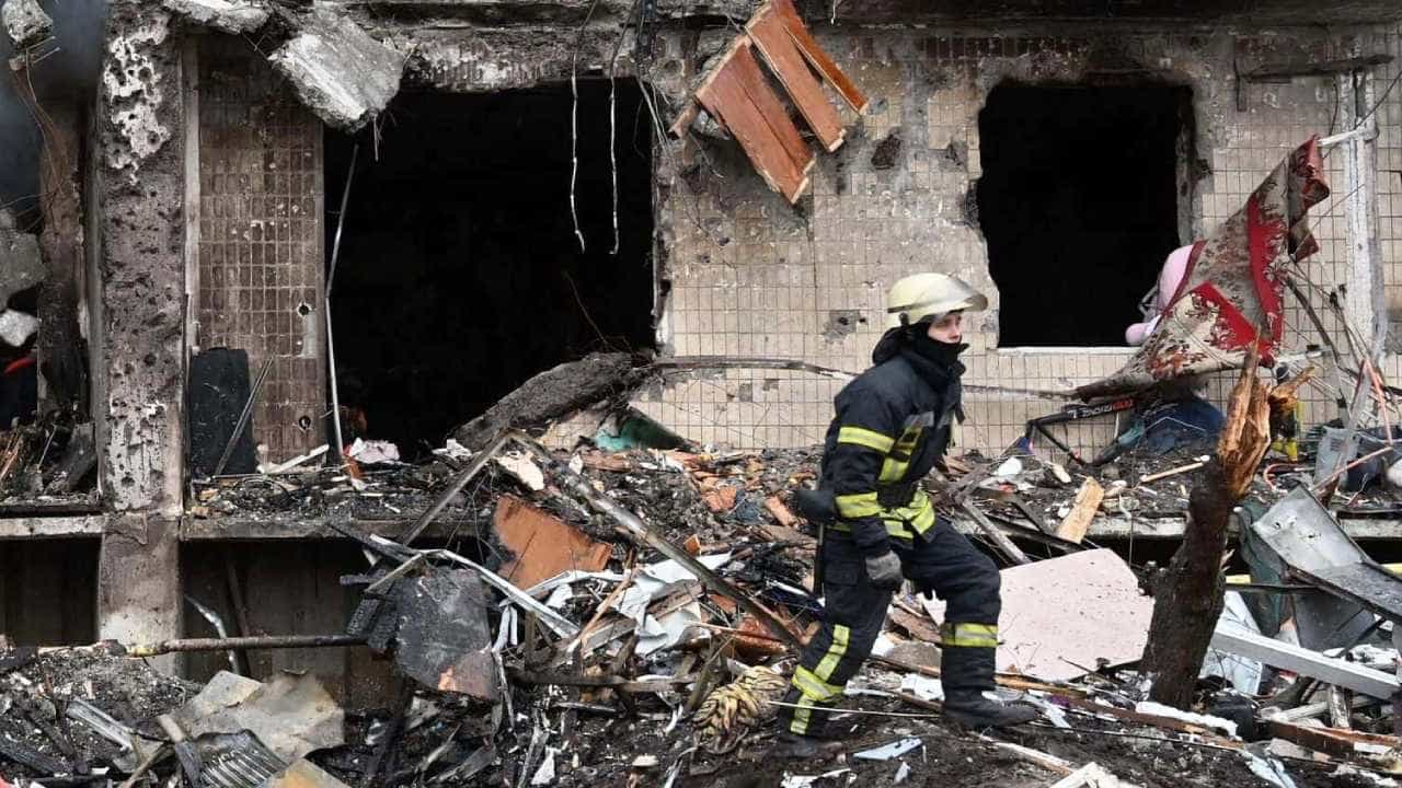 Russia Ukraine War Highlights: ನಿಮ್ಮ ಪ್ರಾಣ ಉಳಿಸಿಕೊಳ್ಳಬೇಕಾದ್ರೆ ಉಕ್ರೇನ್ ತೊರೆಯಿರಿ: ರಷ್ಯಾ ಸೈನಿಕರಿಗೆ ಉಕ್ರೇನ್ ಅಧ್ಯಕ್ಷ ಕೊನೆಯ ಎಚ್ಚರಿಕೆ Russia Ukraine War Highlights: ನಿಮ್ಮ ಪ್ರಾಣ ಉಳಿಸಿಕೊಳ್ಳಬೇಕಾದ್ರೆ ಉಕ್ರೇನ್ ತೊರೆಯಿರಿ: ರಷ್ಯಾ ಸೈನಿಕರಿಗೆ ಉಕ್ರೇನ್ ಅಧ್ಯಕ್ಷ ಕೊನೆಯ ಎಚ್ಚರಿಕೆ