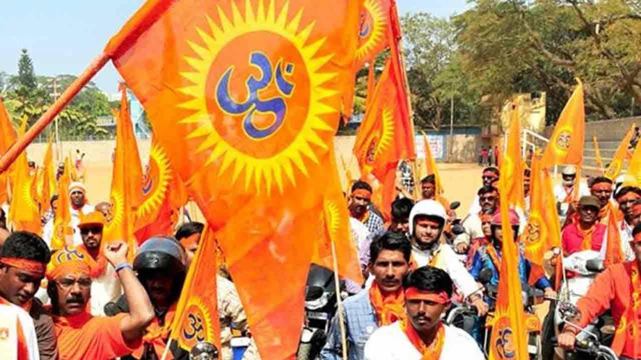 ಬೆಂಗಳೂರಿನಲ್ಲಿ ಹರ್ಷಗೆ ಶ್ರದ್ಧಾಂಜಲಿ, ಮೊಬೈಲ್ ಟಾರ್ಚ್, ಪಂಜಿನದೀಪ ಹಿಡಿದು ನಮನ ಬೆಂಗಳೂರಿನಲ್ಲಿ ಹರ್ಷಗೆ ಶ್ರದ್ಧಾಂಜಲಿ, ಮೊಬೈಲ್ ಟಾರ್ಚ್, ಪಂಜಿನದೀಪ ಹಿಡಿದು ನಮನ