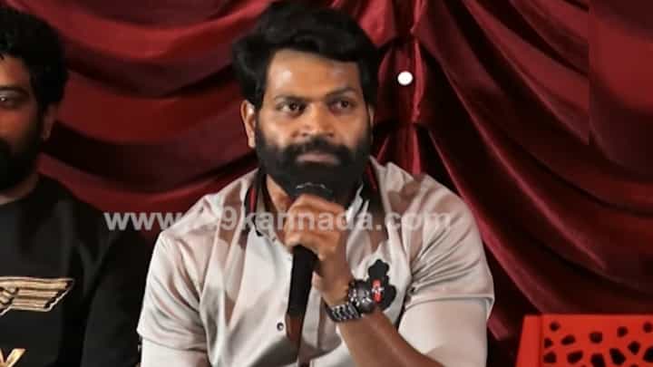 ‘ಪುನೀತ್ ಸರ್ ಫೋಟೋ ಹಾಕಿಲ್ಲ, ತುಂಬ ಬೇಜಾರಾಯ್ತು’: ತಮ್ಮದೇ ಚಿತ್ರತಂಡದ ವಿರುದ್ಧ ವಿನೋದ್ ಪ್ರಭಾಕರ್ ಗರಂ ‘ಪುನೀತ್ ಸರ್ ಫೋಟೋ ಹಾಕಿಲ್ಲ, ತುಂಬ ಬೇಜಾರಾಯ್ತು’: ತಮ್ಮದೇ ಚಿತ್ರತಂಡದ ವಿರುದ್ಧ ವಿನೋದ್ ಪ್ರಭಾಕರ್ ಗರಂ