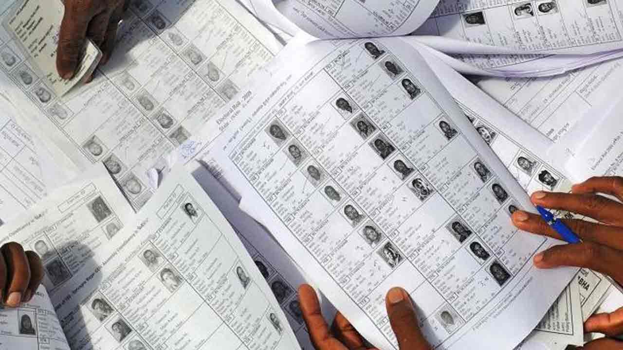 Assembly Election Voter Slip: ಮತದಾರರ ಪಟ್ಟಿಯಲ್ಲಿ ನಿಮ್ಮ ಹೆಸರು ಪರಿಶೀಲಿಸುವುದು, ಫೋಟೊ ವೋಟರ್ ಸ್ಲಿಪ್ ಡೌನ್ಲೋಡ್ ಮಾಡುವುದು ಹೇಗೆ Assembly Election Voter Slip: ಮತದಾರರ ಪಟ್ಟಿಯಲ್ಲಿ ನಿಮ್ಮ ಹೆಸರು ಪರಿಶೀಲಿಸುವುದು, ಫೋಟೊ ವೋಟರ್ ಸ್ಲಿಪ್ ಡೌನ್ಲೋಡ್ ಮಾಡುವುದು ಹೇಗೆ