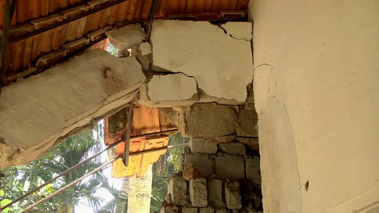 devadana government primary school in chikmagalur taluk may collapse any time 