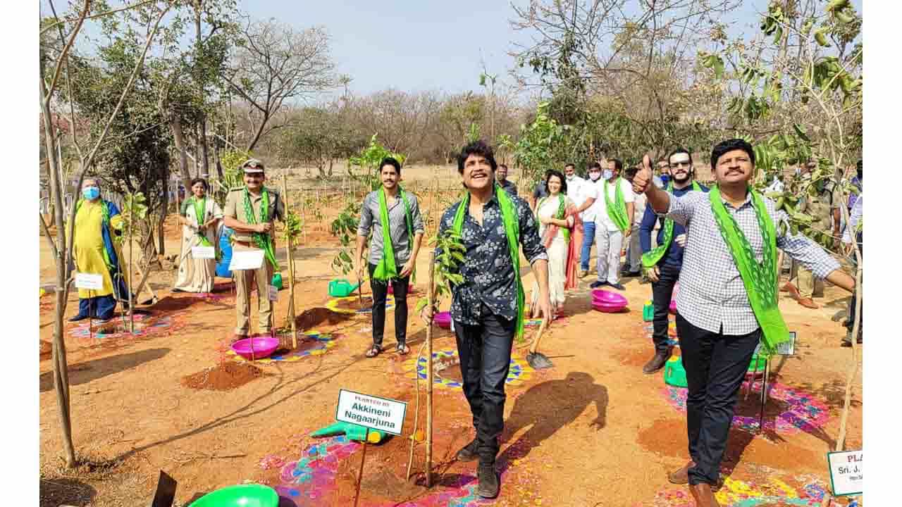 ಕೊಟ್ಟ ಮಾತು ಉಳಿಸಿಕೊಂಡ ಅಕ್ಕಿನೇನಿ ನಾಗಾರ್ಜುನ; ಸ್ಟಾರ್ ನಟನ ಕೆಲಸಕ್ಕೆ ಭಾರೀ ಶ್ಲಾಘನೆ ಕೊಟ್ಟ ಮಾತು ಉಳಿಸಿಕೊಂಡ ಅಕ್ಕಿನೇನಿ ನಾಗಾರ್ಜುನ; ಸ್ಟಾರ್ ನಟನ ಕೆಲಸಕ್ಕೆ ಭಾರೀ ಶ್ಲಾಘನೆ