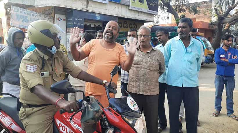 ಮಧುಗಿರಿ ಶಾಸಕ ಹೋಪ್ಲೆಸ್ ಫೆಲೋ ಎಂದು ಜಾಡಿಸಿದ ರಾಮಕೃಷ್ಣ ಆಶ್ರಮದ ಸ್ವಾಮೀಜಿ