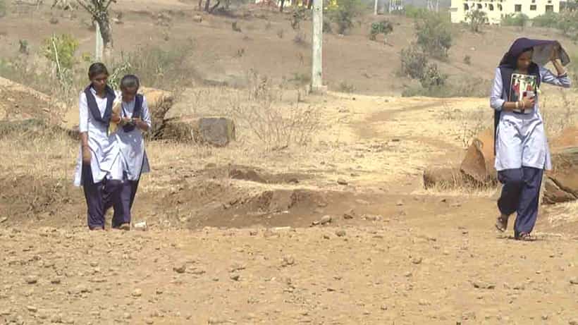 ಮೂರು ವರ್ಷ ಕಳೆದ್ರೂ ಟಾರ್ ಕಾಣದ ರಸ್ತೆಗಳಲ್ಲೇ ಕಾಲೇಜು ವಿದ್ಯಾರ್ಥಿಗಳ ಪರದಾಟ: ಕೊನೆಗೆ ಕೋರ್ಟ್ ಮೆಟ್ಟಿಲೇರಿದ ವಿದ್ಯಾರ್ಥಿಗಳು