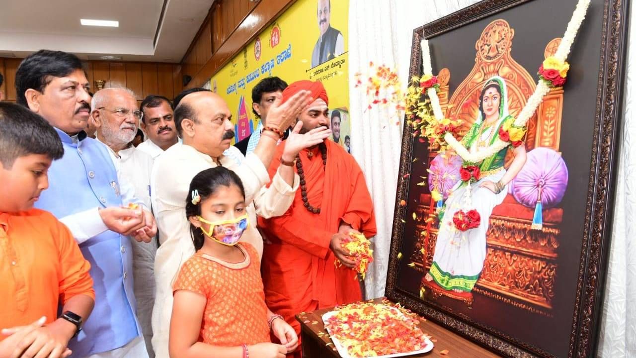 ಕೆಳದಿ ರಾಣಿ ಚೆನ್ನಮ್ಮನವರ ಕುರಿತು ಪಠ್ಯದಲ್ಲಿ ಅಳವಡಿಸಲು ಚಿಂತನೆ; ಸಿಎಂ ಭರವಸೆ ಕೆಳದಿ ರಾಣಿ ಚೆನ್ನಮ್ಮನವರ ಕುರಿತು ಪಠ್ಯದಲ್ಲಿ ಅಳವಡಿಸಲು ಚಿಂತನೆ; ಸಿಎಂ ಭರವಸೆ