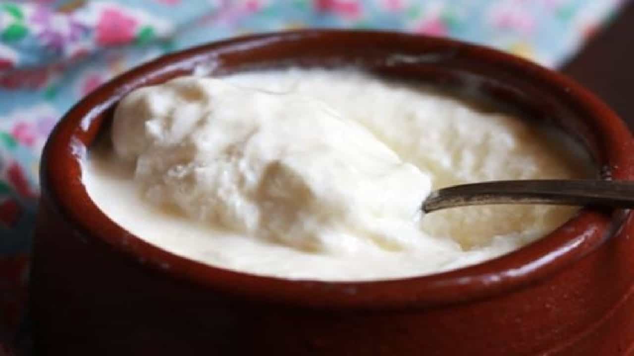 Curd: ರಾತ್ರಿ ವೇಳೆ ಮೊಸರು ತಿಂದರೆ ಏನಾಗುತ್ತದೆ?; ಆಯುರ್ವೇದ ತಜ್ಞರ ಸಲಹೆ ಹೀಗಿದೆ Curd: ರಾತ್ರಿ ವೇಳೆ ಮೊಸರು ತಿಂದರೆ ಏನಾಗುತ್ತದೆ?; ಆಯುರ್ವೇದ ತಜ್ಞರ ಸಲಹೆ ಹೀಗಿದೆ