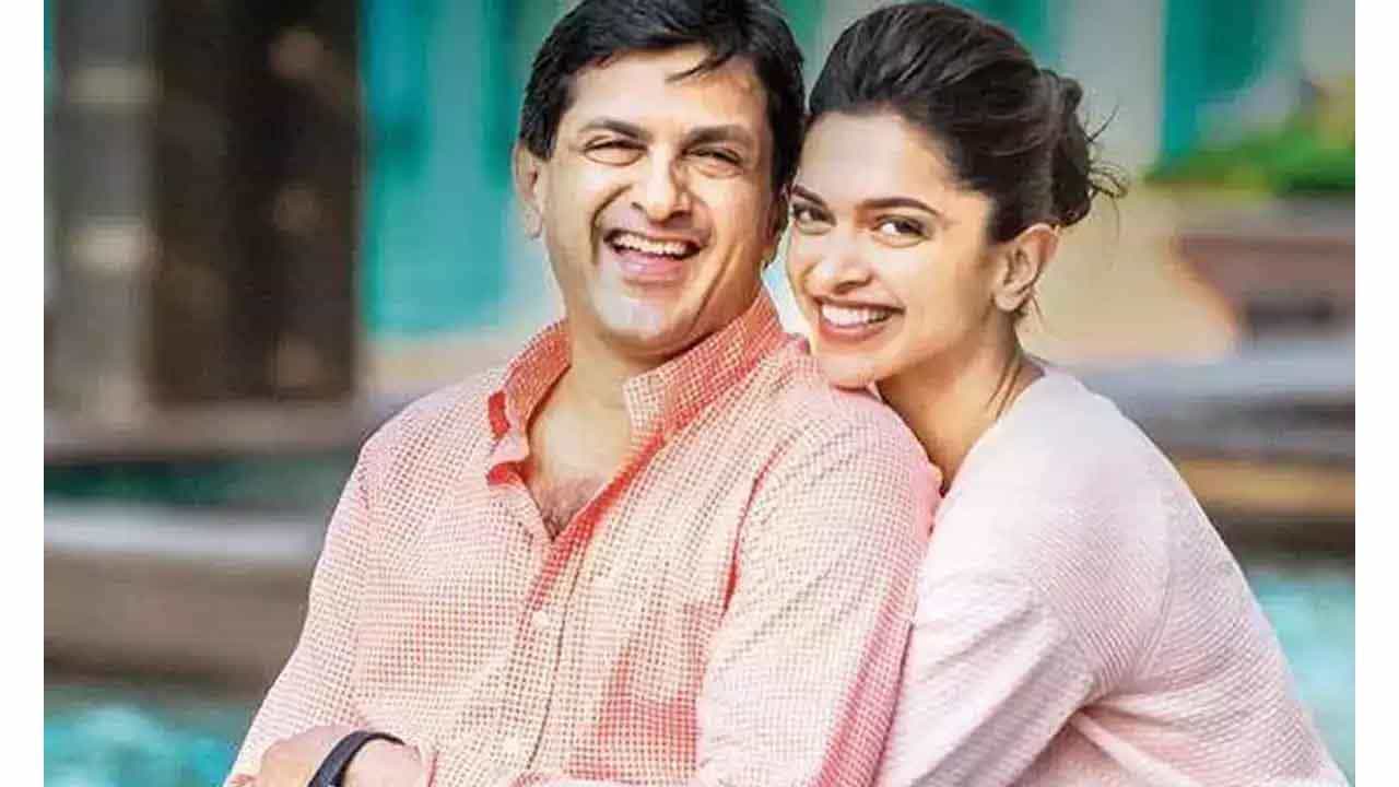 ‘ಮದುವೆ ಹಾಲ್ನಲ್ಲಿ ಬ್ಯಾಡ್ಮಿಂಟನ್ ತರಬೇತಿ ನೀಡಿದ್ರು’; ತಂದೆ ಕುರಿತು ಬಯೋಪಿಕ್ ಮಾಡಲು ಮುಂದಾದ ದೀಪಿಕಾ ‘ಮದುವೆ ಹಾಲ್ನಲ್ಲಿ ಬ್ಯಾಡ್ಮಿಂಟನ್ ತರಬೇತಿ ನೀಡಿದ್ರು’; ತಂದೆ ಕುರಿತು ಬಯೋಪಿಕ್ ಮಾಡಲು ಮುಂದಾದ ದೀಪಿಕಾ