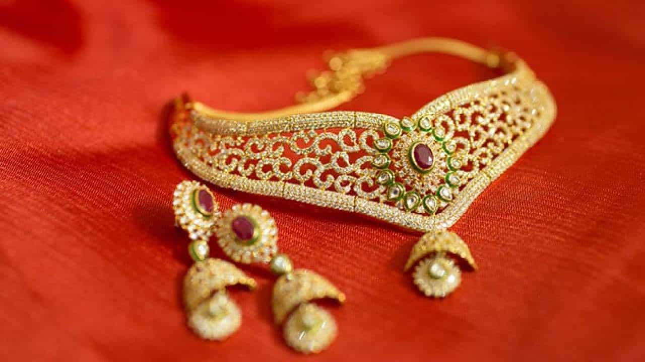 Gold Price Today: ಗಗನಕ್ಕೇರುತ್ತಿರುವ ಚಿನ್ನದ ಬೆಲೆ; ಬೆಳ್ಳಿ ದರ ಒಂದೇ ದಿನದಲ್ಲಿ 1,100 ರೂ. ಹೆಚ್ಚಳ Gold Price Today: ಗಗನಕ್ಕೇರುತ್ತಿರುವ ಚಿನ್ನದ ಬೆಲೆ; ಬೆಳ್ಳಿ ದರ ಒಂದೇ ದಿನದಲ್ಲಿ 1,100 ರೂ. ಹೆಚ್ಚಳ