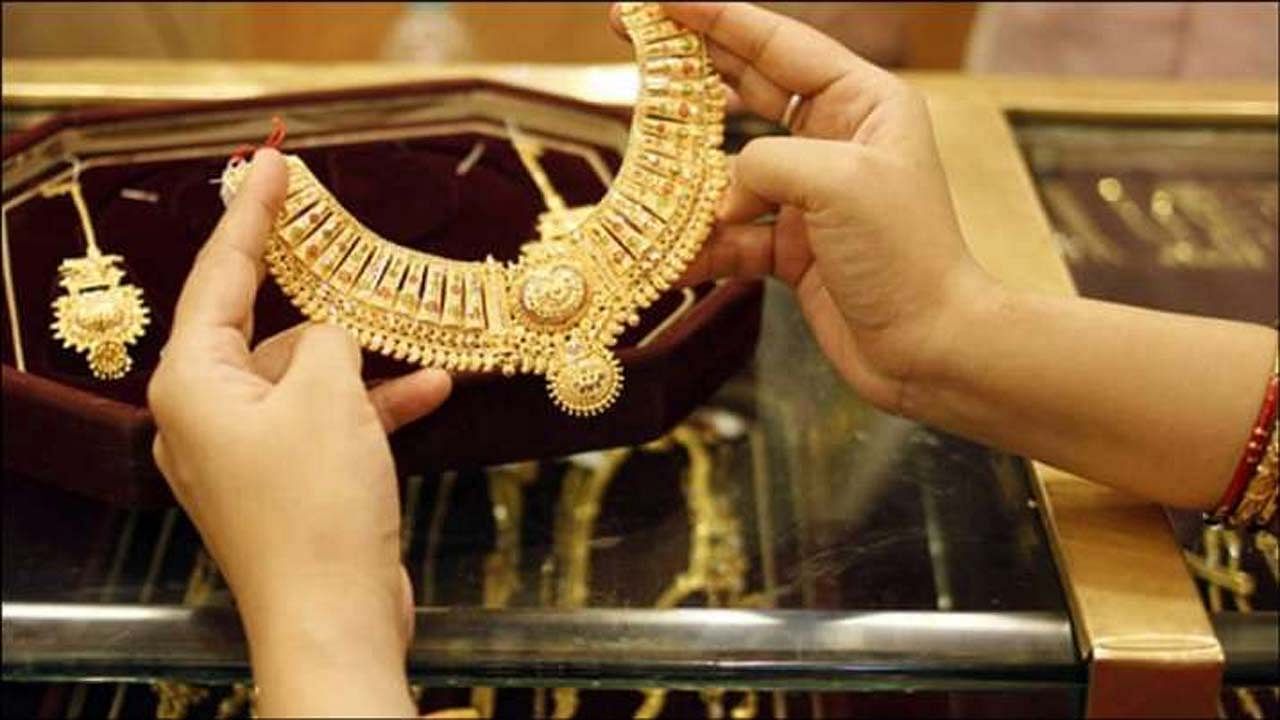 Gold Price Today:  ಬಂಗಾರ ಖರೀದಿಸಲು ಯೋಚಿಸಿದ್ದೀರಾ?; ಮತ್ತೆ ಕುಸಿತ ಕಂಡ ಚಿನ್ನದ ಬೆಲೆ