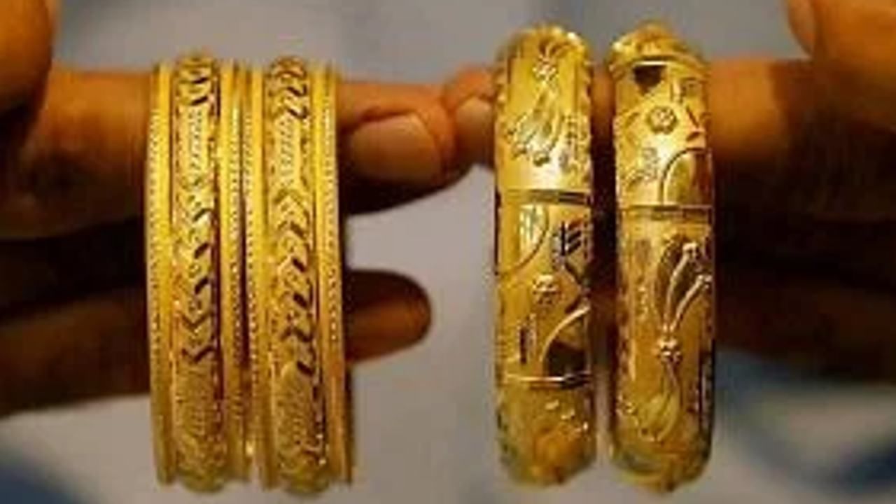 Gold and Silver Price: ಚಿನ್ನ ಏರಿಕೆ, ಬೆಳ್ಳಿ ಬೆಲೆ ಇಳಿಕೆ; ಪ್ರೀತಿಪಾತ್ರರಿಗಾಗಿ ಚಿನ್ನ ಖರೀದಿಸುವ ಮುನ್ನ ದರ ಪರಿಶೀಲಿಸಿ Gold and Silver Price: ಚಿನ್ನ ಏರಿಕೆ, ಬೆಳ್ಳಿ ಬೆಲೆ ಇಳಿಕೆ; ಪ್ರೀತಿಪಾತ್ರರಿಗಾಗಿ ಚಿನ್ನ ಖರೀದಿಸುವ ಮುನ್ನ ದರ ಪರಿಶೀಲಿಸಿ