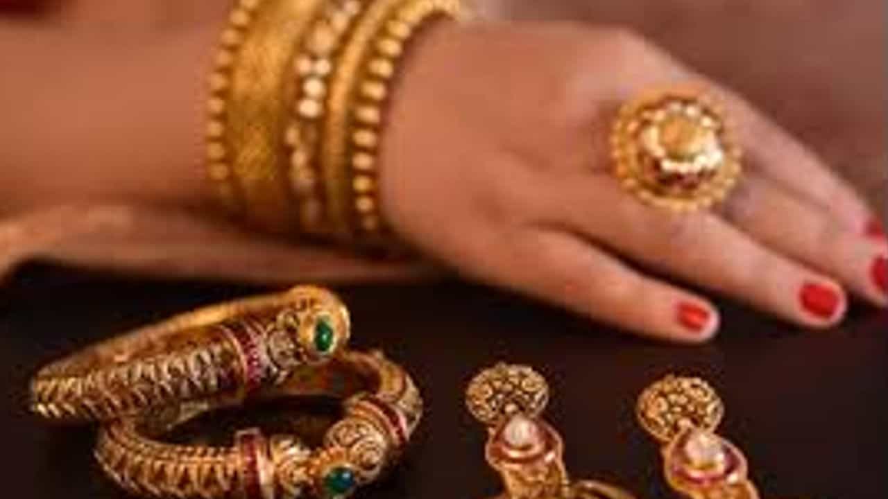 Gold and Silver Price: ಚಿನ್ನ, ಬೆಳ್ಳಿ ಬೆಲೆಯಲ್ಲಿ ಭಾರೀ ಏರಿಕೆ; ಕೂಡಿಟ್ಟ ಹಣದಲ್ಲಿ ಆಭರಣ ಖರೀದಿಸುವುದಾದರೆ ದರ ವಿವರ ಪರಿಶೀಲಿಸಿ