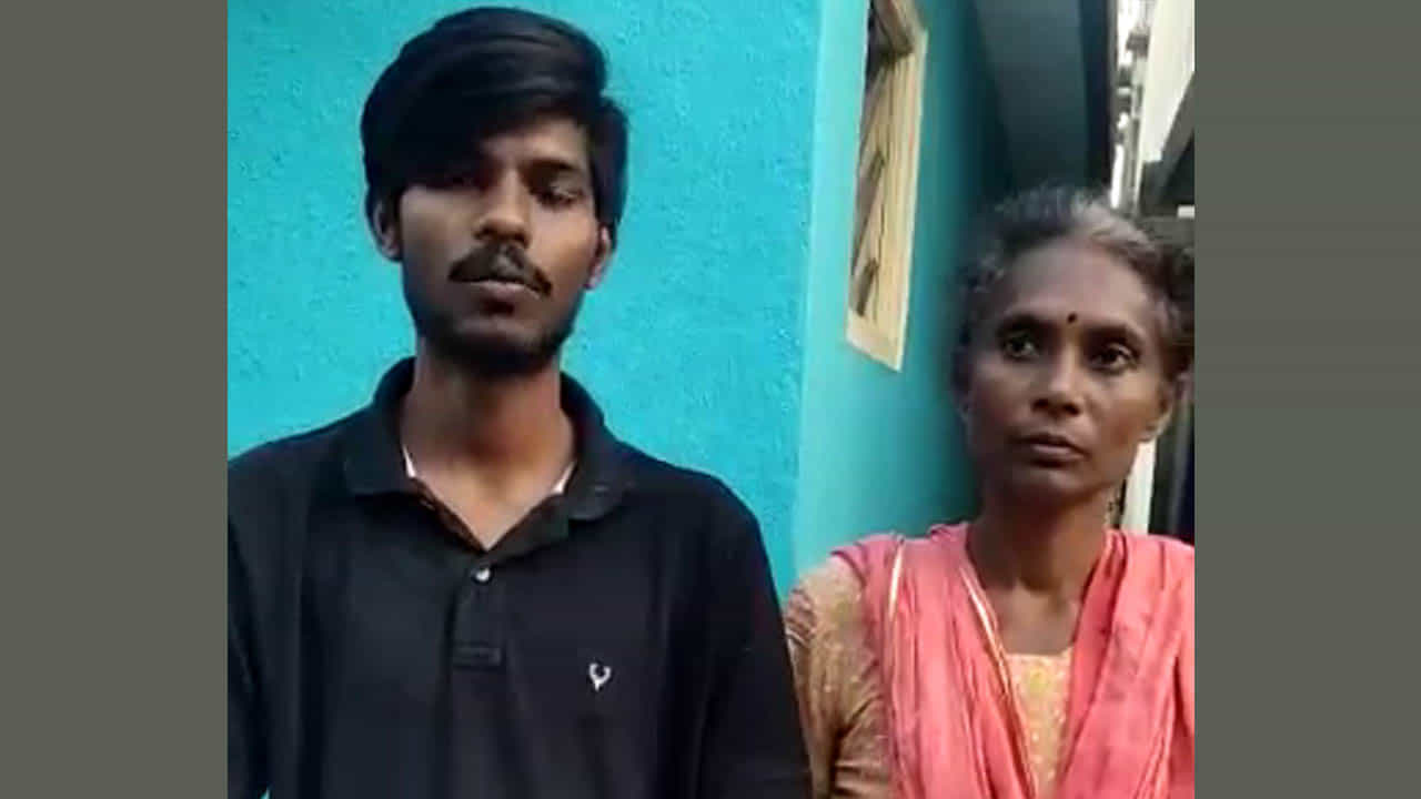 ಆನೇಕಲ್ನಲ್ಲಿ ಮನೆ ಮುಂದೆ ಮಹಿಳೆಯನ್ನು ನಗ್ನಗೊಳಿಸಿ ಥಳಿಸಿದ ಆರೋಪ; ಬೆಂಗಳೂರು ಪೊಲೀಸ್ ಆಯುಕ್ತರಿಗೆ ದೂರು ಆನೇಕಲ್ನಲ್ಲಿ ಮನೆ ಮುಂದೆ ಮಹಿಳೆಯನ್ನು ನಗ್ನಗೊಳಿಸಿ ಥಳಿಸಿದ ಆರೋಪ; ಬೆಂಗಳೂರು ಪೊಲೀಸ್ ಆಯುಕ್ತರಿಗೆ ದೂರು