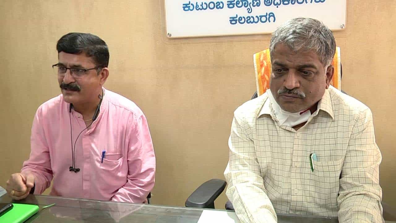 ಕಲಬುರಗಿ ಜಿಲ್ಲೆಯಲ್ಲಿ ಚಿಕನ್ ಫಾಕ್ಸ್ ಆತಂಕ; ಹಳ್ಳಿಯಿಂದ ಹಳ್ಳಿಗೆ ಹಬ್ಬುತ್ತಲೇ ಇದೆ ಸಾಂಕ್ರಾಮಿಕ ಕಾಯಿಲೆ ಕಲಬುರಗಿ ಜಿಲ್ಲೆಯಲ್ಲಿ ಚಿಕನ್ ಫಾಕ್ಸ್ ಆತಂಕ; ಹಳ್ಳಿಯಿಂದ ಹಳ್ಳಿಗೆ ಹಬ್ಬುತ್ತಲೇ ಇದೆ ಸಾಂಕ್ರಾಮಿಕ ಕಾಯಿಲೆ