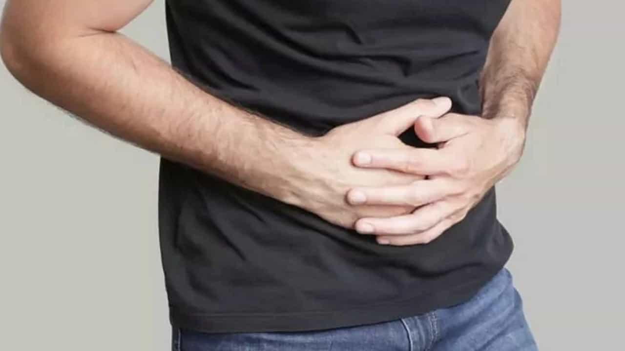 Stomach Bloating: ಹೊಟ್ಟೆ ಉಬ್ಬುವ ಸಮಸ್ಯೆಗೆ ಕಾರಣ ಏನು? ಈ ಸಮಸ್ಯೆಗೆ ಮನೆಮದ್ದಿನಲ್ಲಿಯೇ ಇದೆ ಪರಿಹಾರ Stomach Bloating: ಹೊಟ್ಟೆ ಉಬ್ಬುವ ಸಮಸ್ಯೆಗೆ ಕಾರಣ ಏನು? ಈ ಸಮಸ್ಯೆಗೆ ಮನೆಮದ್ದಿನಲ್ಲಿಯೇ ಇದೆ ಪರಿಹಾರ