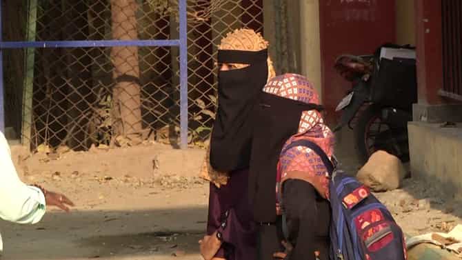 Hijab Row: ಪರೀಕ್ಷೆ ಮುಂದೂಡಲು ಹಿಜಾಬ್ ಹೋರಾಟಗಾರ್ತಿಯರ ಆಗ್ರಹ
