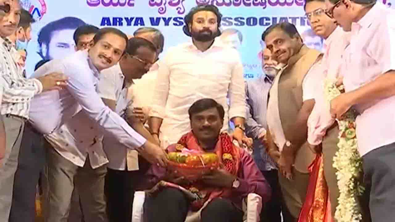 ರಾಜಕೀಯಕ್ಕೆ ಬರಲು ಆಹ್ವಾನ ಕೊಟ್ಟ ಶ್ರೀರಾಮುಲು, ಈ ಬಗ್ಗೆ ಸ್ಪಷ್ಟ ನಿಲುವು ಹಂಚಿಕೊಂಡ ಜನಾರ್ದನ ರೆಡ್ಡಿ ರಾಜಕೀಯಕ್ಕೆ ಬರಲು ಆಹ್ವಾನ ಕೊಟ್ಟ ಶ್ರೀರಾಮುಲು, ಈ ಬಗ್ಗೆ ಸ್ಪಷ್ಟ ನಿಲುವು ಹಂಚಿಕೊಂಡ ಜನಾರ್ದನ ರೆಡ್ಡಿ