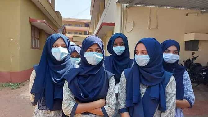 Hijab Row: ವಿಚಾರಣೆ ಮುಂದೂಡಿದ ಹೈಕೋರ್ಟ್, ಪರೀಕ್ಷೆ ಮುಂದೂಡಲು ವಿದ್ಯಾರ್ಥಿಗಳ ಮನವಿ; ಇಲ್ಲಿದೆ ಮುಖ್ಯಾಂಶಗಳು