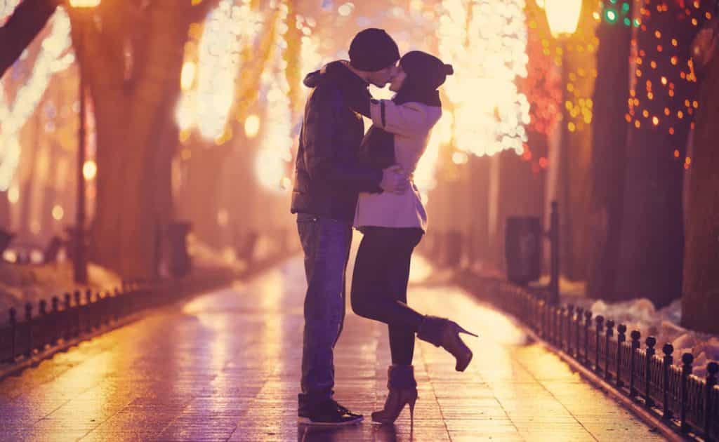 Kiss Day 2022: ಕಿಸ್ ಡೇ ಯಾಕೆ ವಿಶೇಷ ಗೊತ್ತಾ? ಹೇಗೆಲ್ಲ ಕಿಸ್ ಮಾಡಬಹುದು ಇಲ್ಲಿದೆ ಮಾಹಿತಿ Kiss Day 2022: ಕಿಸ್ ಡೇ ಯಾಕೆ ವಿಶೇಷ ಗೊತ್ತಾ? ಹೇಗೆಲ್ಲ ಕಿಸ್ ಮಾಡಬಹುದು ಇಲ್ಲಿದೆ ಮಾಹಿತಿ