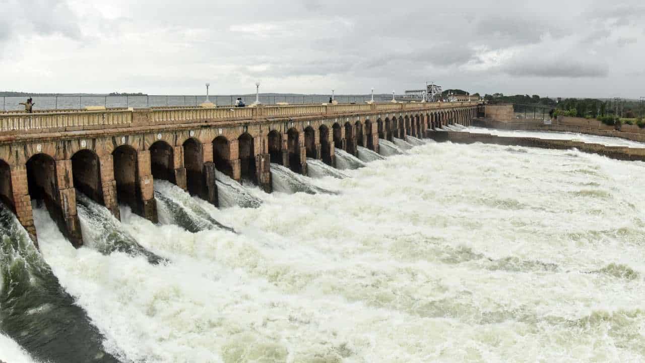 Karnataka Dam Water Level: ಮಳೆಯಿಂದ ಡ್ಯಾಂನಲ್ಲಿ ತಗ್ಗಿದ ನೀರು; ಕರ್ನಾಟಕದ ಜಲಾಶಯಗಳ ಇಂದಿನ ನೀರಿನ ಮಟ್ಟ ಹೀಗಿದೆ Karnataka Dam Water Level: ಮಳೆಯಿಂದ ಡ್ಯಾಂನಲ್ಲಿ ತಗ್ಗಿದ ನೀರು; ಕರ್ನಾಟಕದ ಜಲಾಶಯಗಳ ಇಂದಿನ ನೀರಿನ ಮಟ್ಟ ಹೀಗಿದೆ