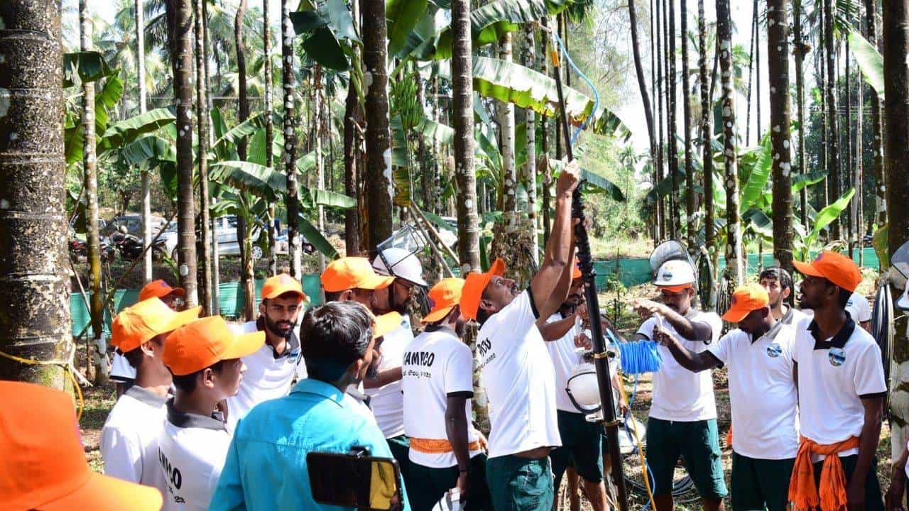 ಅಡಿಕೆ ರಂಗದಲ್ಲಿ ಬದಲಾವಣೆಯ ಹವಾ ಫೈಬರ್ ದೋಟಿ ಅಡಿಕೆ ರಂಗದಲ್ಲಿ ಬದಲಾವಣೆಯ ಹವಾ ಫೈಬರ್ ದೋಟಿ