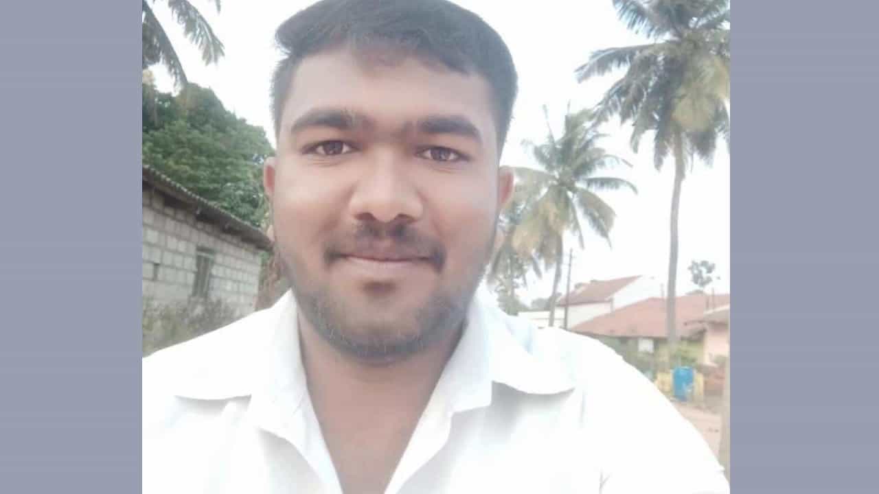 ಉಪಹಾರ ಸೇವಿಸುತ್ತಿದ್ದ ವೇಳೆ ಹೃದಯಾಘಾತ; 25 ವರ್ಷದ ಕಾನೂನು ವಿದ್ಯಾರ್ಥಿ ಸಾವು ಉಪಹಾರ ಸೇವಿಸುತ್ತಿದ್ದ ವೇಳೆ ಹೃದಯಾಘಾತ; 25 ವರ್ಷದ ಕಾನೂನು ವಿದ್ಯಾರ್ಥಿ ಸಾವು