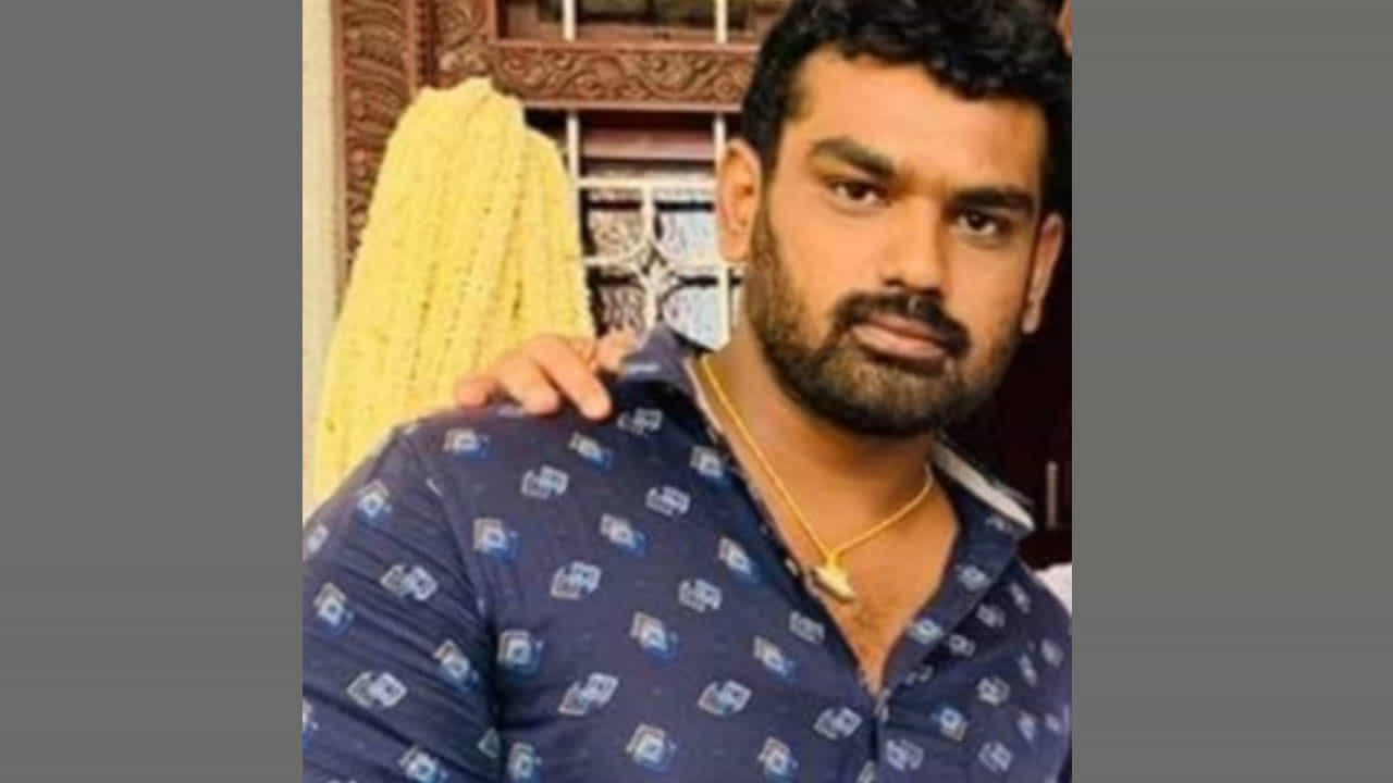 ಯುವತಿಗೆ ಧಮ್ಕಿ ಹಾಕಿ ಆಕೆಯ ತಂದೆಗೆ ಖಾಸಗಿ ಫೋಟೋ ಕಳುಹಿಸಿದ ಆರೋಪಿ ಅರೆಸ್ಟ್! ಯುವತಿಗೆ ಧಮ್ಕಿ ಹಾಕಿ ಆಕೆಯ ತಂದೆಗೆ ಖಾಸಗಿ ಫೋಟೋ ಕಳುಹಿಸಿದ ಆರೋಪಿ ಅರೆಸ್ಟ್!