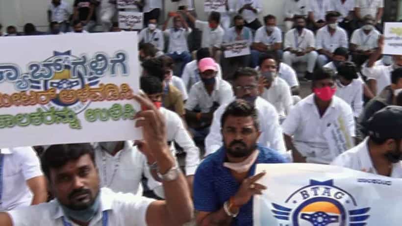 ಬೆಂಗಳೂರಿನಲ್ಲಿ ಬೈಕ್ ಟ್ಯಾಕ್ಸಿ ಬಂದ್ಗೆ ಆಗ್ರಹಿಸಿ ಪ್ರತಿಭಟನೆ; ಬಿ ಶ್ರೀರಾಮುಲು ಮನೆಗೆ ಮುತ್ತಿಗೆ ಹಾಕಿದ ಭಾರತ್ ಟ್ರಾನ್ಸ್ಪೋಟ್ ಅಸೋಸಿಯೇಷನ್