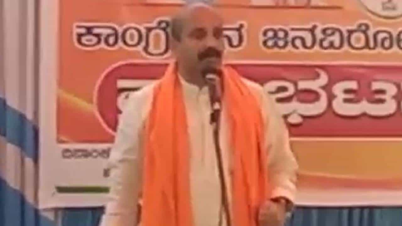 ಕೊಲೆಗಡುಕರಿಗೆ ಶರಿಯತ್ ಕಾನೂನು ಪ್ರಕಾರ ಶಿಕ್ಷೆ ನೀಡಿ; ಉಡುಪಿಯಲ್ಲಿ ಶಾಸಕ ರಘುಪತಿ ಭಟ್ ಉಗ್ರ ಭಾಷಣ ಕೊಲೆಗಡುಕರಿಗೆ ಶರಿಯತ್ ಕಾನೂನು ಪ್ರಕಾರ ಶಿಕ್ಷೆ ನೀಡಿ; ಉಡುಪಿಯಲ್ಲಿ ಶಾಸಕ ರಘುಪತಿ ಭಟ್ ಉಗ್ರ ಭಾಷಣ