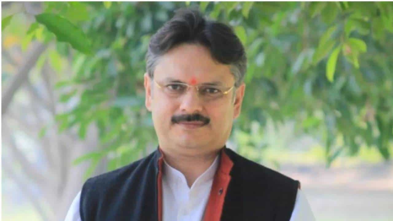 ರಾಜಕೀಯ ರಂಗ ಪ್ರವೇಶಿಸಿದ ಇ.ಡಿ. ಜಂಟಿ ನಿರ್ದೇಶಕ ರಾಜೇಶ್ವರ್ ಸಿಂಗ್ ರಾಜಕೀಯ ರಂಗ ಪ್ರವೇಶಿಸಿದ ಇ.ಡಿ. ಜಂಟಿ ನಿರ್ದೇಶಕ ರಾಜೇಶ್ವರ್ ಸಿಂಗ್