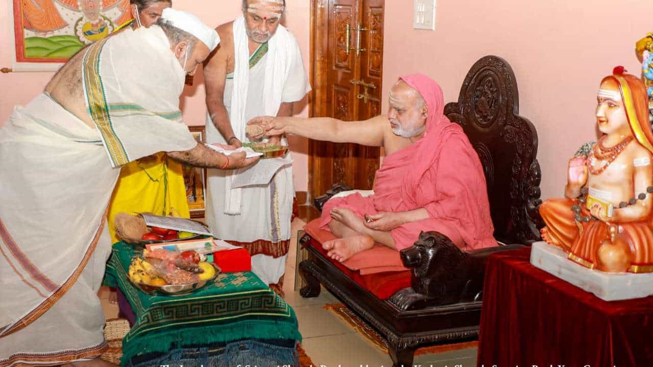 ಕಾಶ್ಮೀರದ ಶಾರದಾ ದೇಗುಲಕ್ಕೆ ಶೃಂಗೇರಿ ಮಠದಿಂದ ವಿಗ್ರಹ; ಶಾರದೆ ಮೂಲ ವಿಗ್ರಹದ ಪ್ರತಿಕೃತಿ ನೀಡಲು ಒಪ್ಪಿಗೆ! ಕಾಶ್ಮೀರದ ಶಾರದಾ ದೇಗುಲಕ್ಕೆ ಶೃಂಗೇರಿ ಮಠದಿಂದ ವಿಗ್ರಹ; ಶಾರದೆ ಮೂಲ ವಿಗ್ರಹದ ಪ್ರತಿಕೃತಿ ನೀಡಲು ಒಪ್ಪಿಗೆ!
