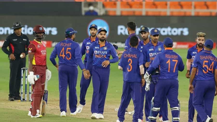 IND vs WI: ಕೆರಿಬಿಯನ್ ದೈತ್ಯರನ್ನು ಕ್ಲೀನ್ ಸ್ವೀಪ್ ಮಾಡಿ ಏಕದಿನ ಸರಣಿ ಗೆದ್ದ ಭಾರತ! IND vs WI: ಕೆರಿಬಿಯನ್ ದೈತ್ಯರನ್ನು ಕ್ಲೀನ್ ಸ್ವೀಪ್ ಮಾಡಿ ಏಕದಿನ ಸರಣಿ ಗೆದ್ದ ಭಾರತ!