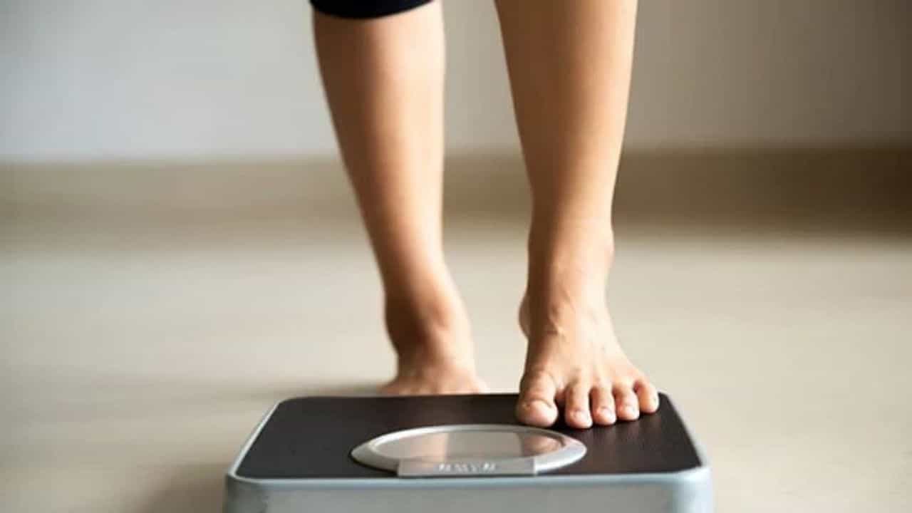 PCOS ಸಮಸ್ಯೆಯಿಂದ ದೇಹದ ತೂಕ ಹೆಚ್ಚಾಗಿದ್ಯಾ? ಈ ಕ್ರಮಗಳನ್ನು ಅನುಸರಿಸಿ ದೇಹದ ತೂಕ ಇಳಿಸಿಕೊಳ್ಳಿ PCOS ಸಮಸ್ಯೆಯಿಂದ ದೇಹದ ತೂಕ ಹೆಚ್ಚಾಗಿದ್ಯಾ? ಈ ಕ್ರಮಗಳನ್ನು ಅನುಸರಿಸಿ ದೇಹದ ತೂಕ ಇಳಿಸಿಕೊಳ್ಳಿ