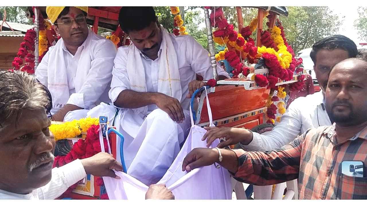 ಕಲಬುರಗಿ ಡಿ.ಸಿ. ಯಶವಂತ ಗುರುಕಾರ್ ಜೋಳಿಗೆ ಹಿಡಿದರು! ಹಣ ಎತ್ತಲು ಅಲ್ಲಾ, ಗ್ರಾಮೀಣ ಭಾಗದ ಜನರ ಓದಿಗಾಗಿ!