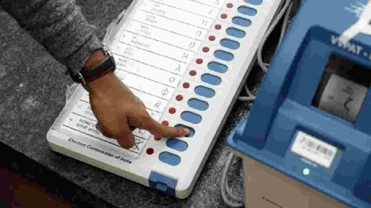 5 State Election Result: ಪಂಚ ರಾಜ್ಯಗಳಲ್ಲಿ ಪ್ರಾರಂಭವಾದ ವಿಧಾನಸಭಾ ಚುನಾವಣೆ ಮತ ಎಣಿಕೆ; ಯಾವ ರಾಜ್ಯದ ಗದ್ದುಗೆ ಯಾರಿಗೆ? 5 State Election Result: ಪಂಚ ರಾಜ್ಯಗಳಲ್ಲಿ ಪ್ರಾರಂಭವಾದ ವಿಧಾನಸಭಾ ಚುನಾವಣೆ ಮತ ಎಣಿಕೆ; ಯಾವ ರಾಜ್ಯದ ಗದ್ದುಗೆ ಯಾರಿಗೆ?