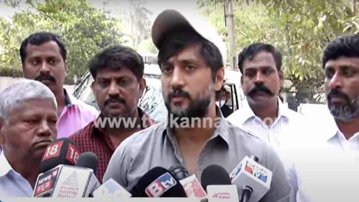 ಗೃಹ ಸಚಿವರನ್ನು ಭೇಟಿಯಾಗಿ ಪುನಃ ಗನ್ಮ್ಯಾನ್ ರಕ್ಷಣೆ ಒದಗಿಸಬೇಕೆಂದು ಕೋರಿದರು ನಟ ಚೇತನ್ ಗೃಹ ಸಚಿವರನ್ನು ಭೇಟಿಯಾಗಿ ಪುನಃ ಗನ್ಮ್ಯಾನ್ ರಕ್ಷಣೆ ಒದಗಿಸಬೇಕೆಂದು ಕೋರಿದರು ನಟ ಚೇತನ್