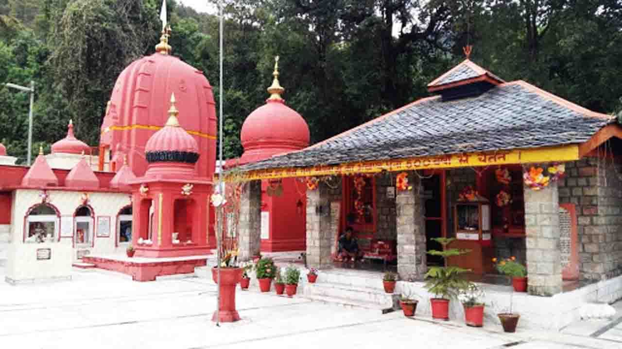 ಅಘಂಜರ ಮಹಾದೇವ ದೇವಸ್ಥಾನ, ಹಿಮಾಚಲ ಪ್ರದೇಶ(Aghanjar Mahadev Temple): ಈ ದೇವಾಲಯವು ಹಿಮಾಚಲ ಪ್ರದೇಶದ ಕಂಗ್ರಾ ಜಿಲ್ಲೆಯ ಖನಿಯಾರಾ ಗ್ರಾಮದಲ್ಲಿದೆ. ವನವಾಸದ ಸಮಯದಲ್ಲಿ, ಅರ್ಜುನನು ಶ್ರೀಕೃಷ್ಣನ ಮಾರ್ಗದರ್ಶನದೊಂದಿಗೆ ಈ ಸ್ಥಳದಲ್ಲಿ ಶಿವಲಿಂಗವನ್ನು ಸ್ಥಾಪಿಸಿದನು ಎನ್ನಲಾಗುತ್ತೆ. ಹಾಗೂ ಶಿವನು ಅರ್ಜುನನ ಪೂಜೆಯಿಂದ ಸಂತೋಷಪಟ್ಟು ಅರ್ಜುನನಿಗೆ ಪಶುಪತಿ ಆಯುಧವನ್ನು ನೀಡಿದನು.